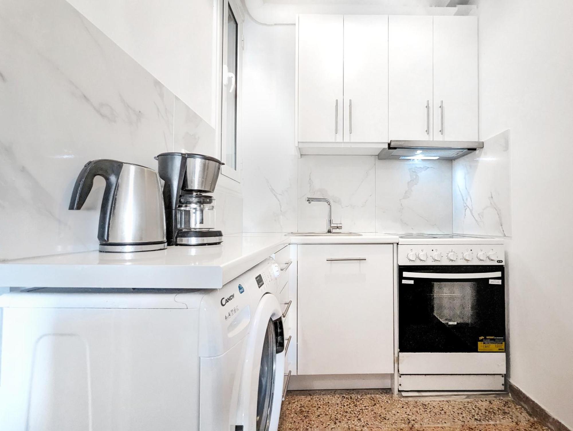 Super Paradise Apartments Атина Екстериор снимка