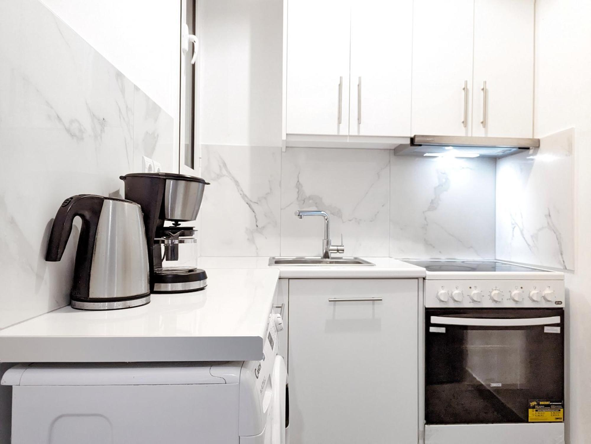 Super Paradise Apartments Атина Екстериор снимка